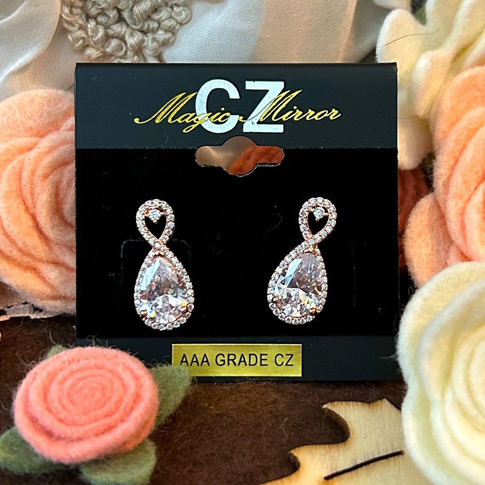 NWT Gold Diamond Teardrop Stud Earrings